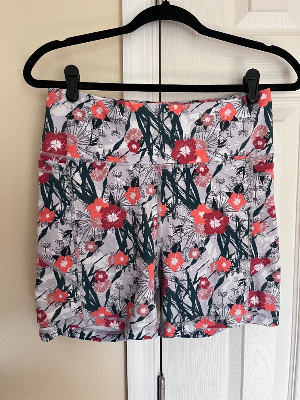 Senita Athletics Floral 5" Pocket Baseline Shorts
